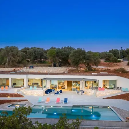 Yana With Direct Sea Access, Large Pool & Heated Jacuzzi * Evgiros