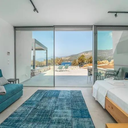 Vilă Yana With Direct Sea Access, Large Pool & Heated Jacuzzi *