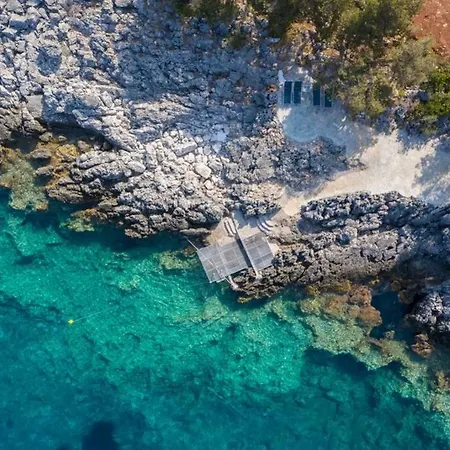 Yana With Direct Sea Access, Large Pool & Heated Jacuzzi Evgiros