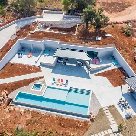 Vilă Yana With Direct Sea Access, Large Pool & Heated Jacuzzi