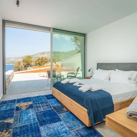 Yana With Direct Sea Access, Large Pool & Heated Jacuzzi Vilă Evgiros