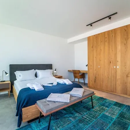 Vilă Yana With Direct Sea Access, Large Pool & Heated Jacuzzi
