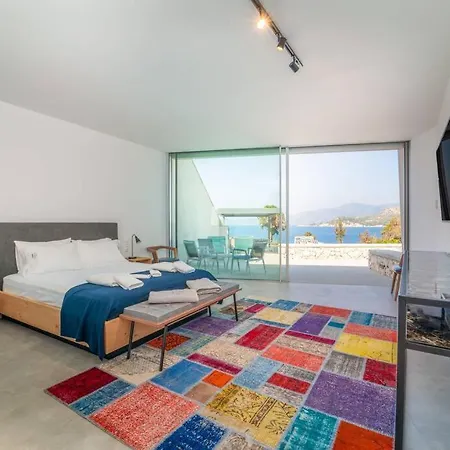 Yana With Direct Sea Access, Large Pool & Heated Jacuzzi Vilă *