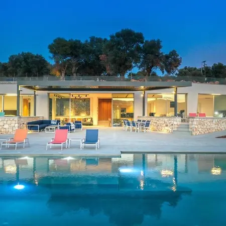Yana With Direct Sea Access, Large Pool & Heated Jacuzzi * Evgiros