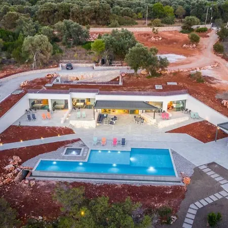 Yana With Direct Sea Access, Large Pool & Heated Jacuzzi Vilă Evgiros