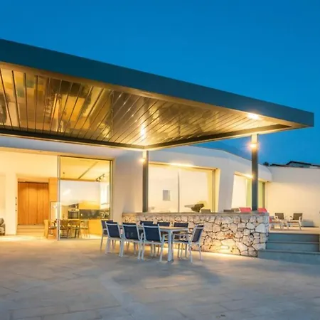 Yana With Direct Sea Access, Large Pool & Heated Jacuzzi * Evgiros