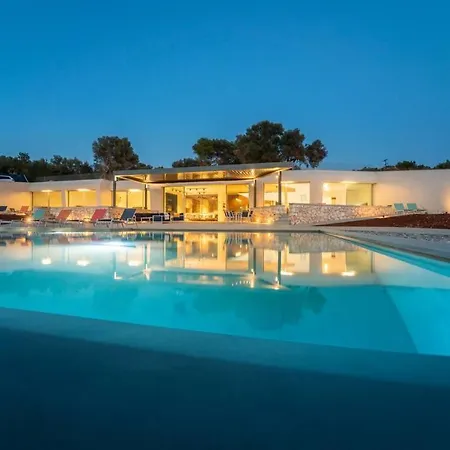 Yana With Direct Sea Access, Large Pool & Heated Jacuzzi * Evgiros