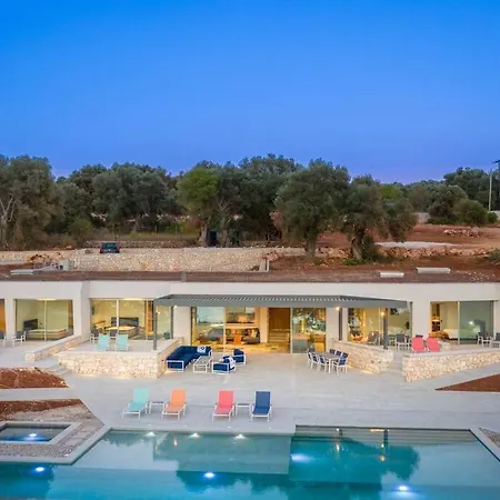 Vilă Yana With Direct Sea Access, Large Pool & Heated Jacuzzi