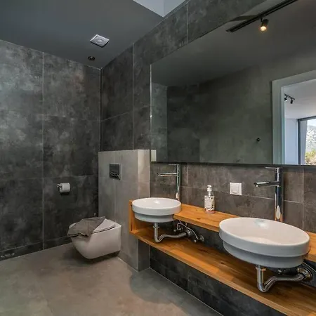 Yana With Direct Sea Access, Large Pool & Heated Jacuzzi * Evgiros